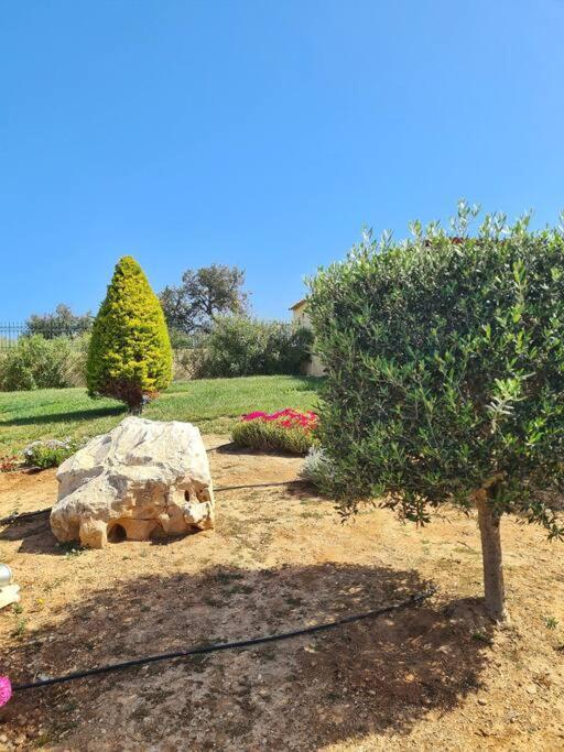 Guesthouse Petrothalassa Porto Heli Bagian luar foto