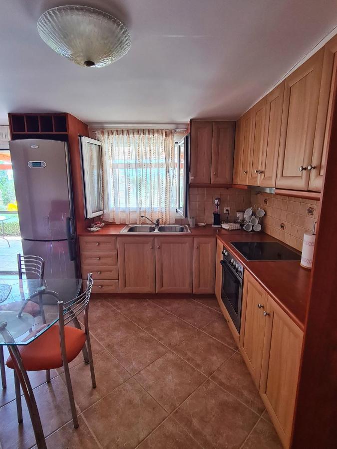 Guesthouse Petrothalassa Porto Heli Bagian luar foto